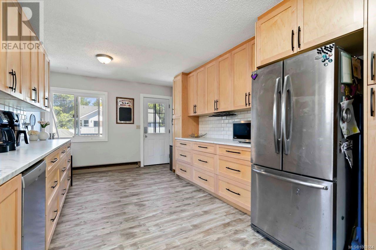 Single Family House for Sale in  Mann Ave Saanich 