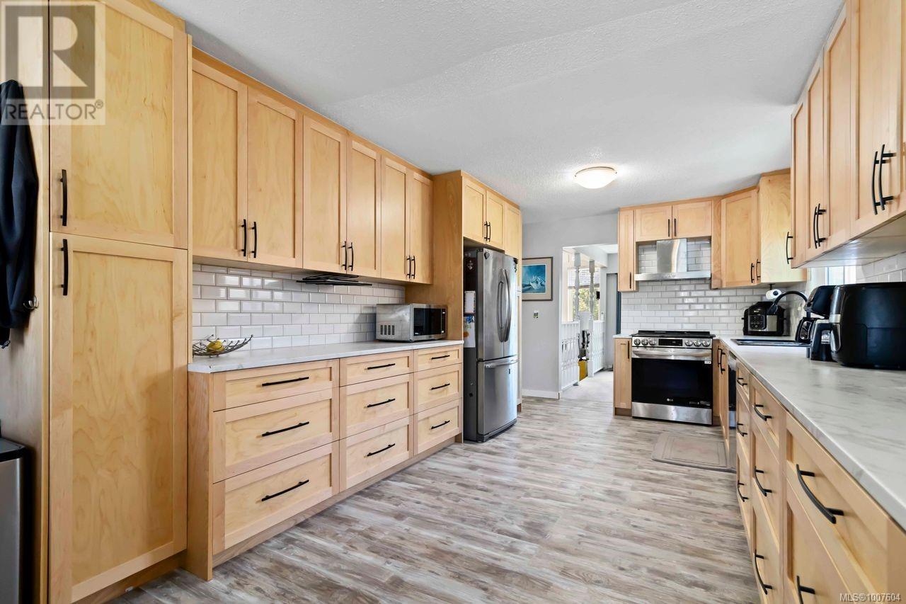 Single Family House for Sale in  Mann Ave Saanich 