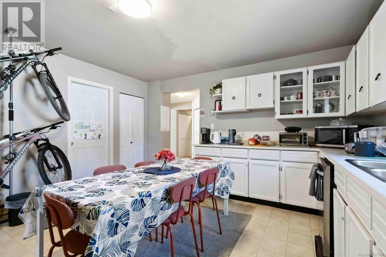 Single Family House for Sale in  Mann Ave Saanich 