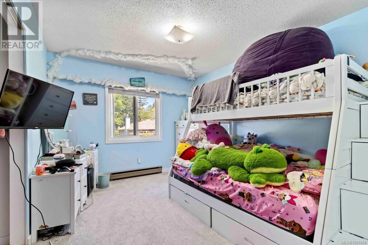 Single Family House for Sale in  Mann Ave Saanich 