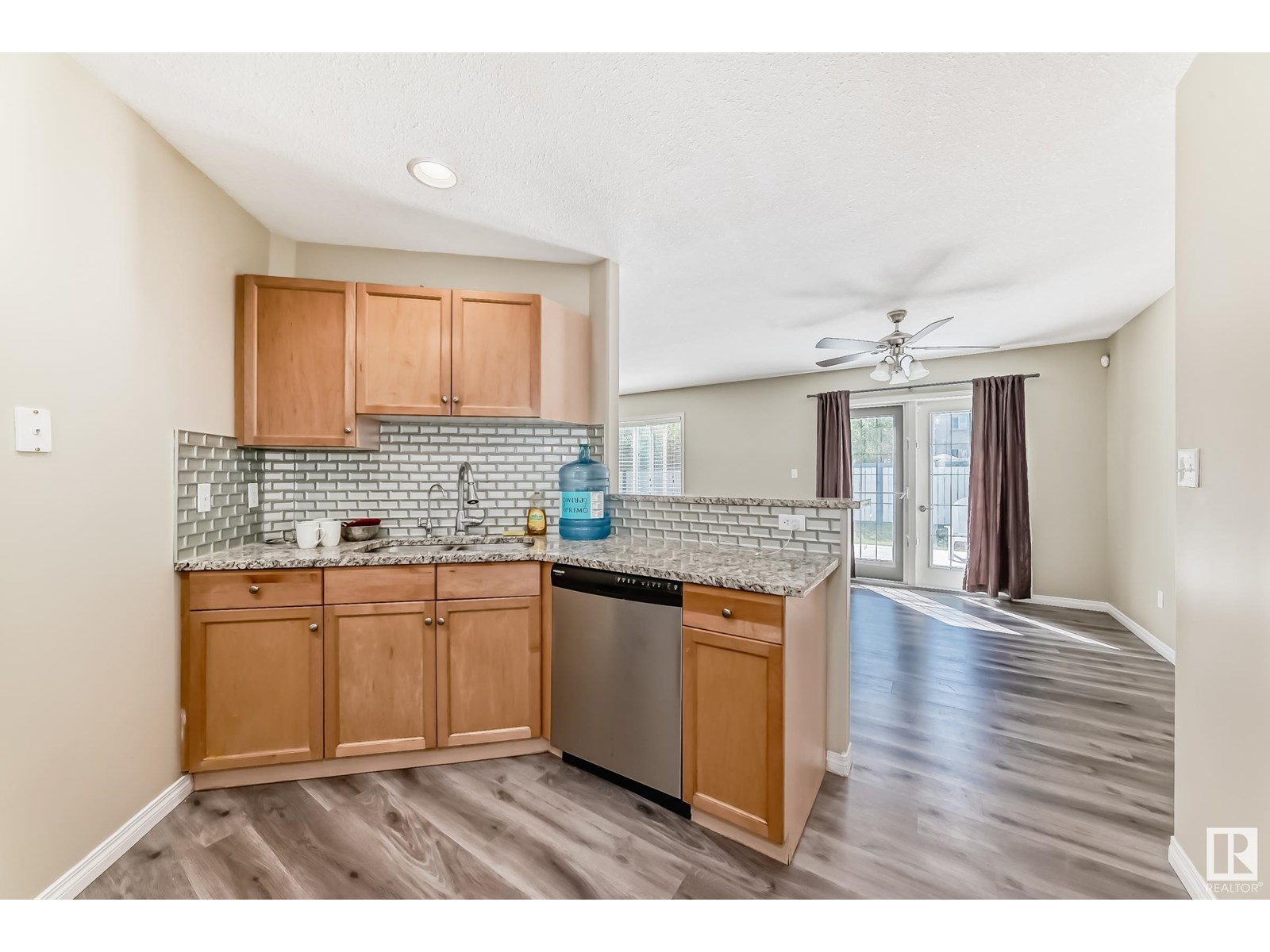Photo 10 of 3510 22 St Nw, Edmonton AB