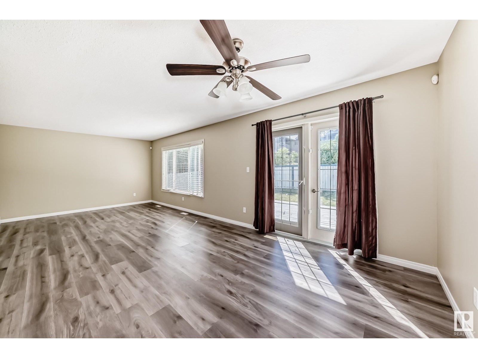 Photo 11 of 3510 22 St Nw, Edmonton AB