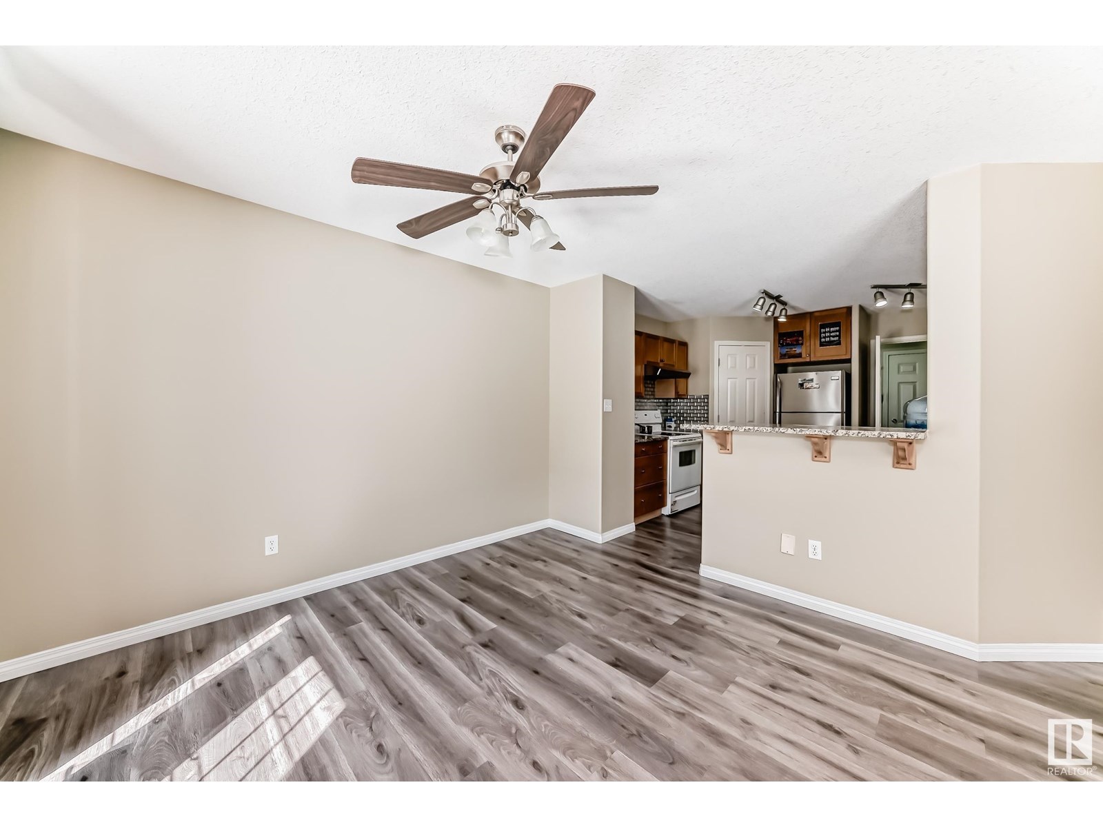 Photo 14 of 3510 22 St Nw, Edmonton AB