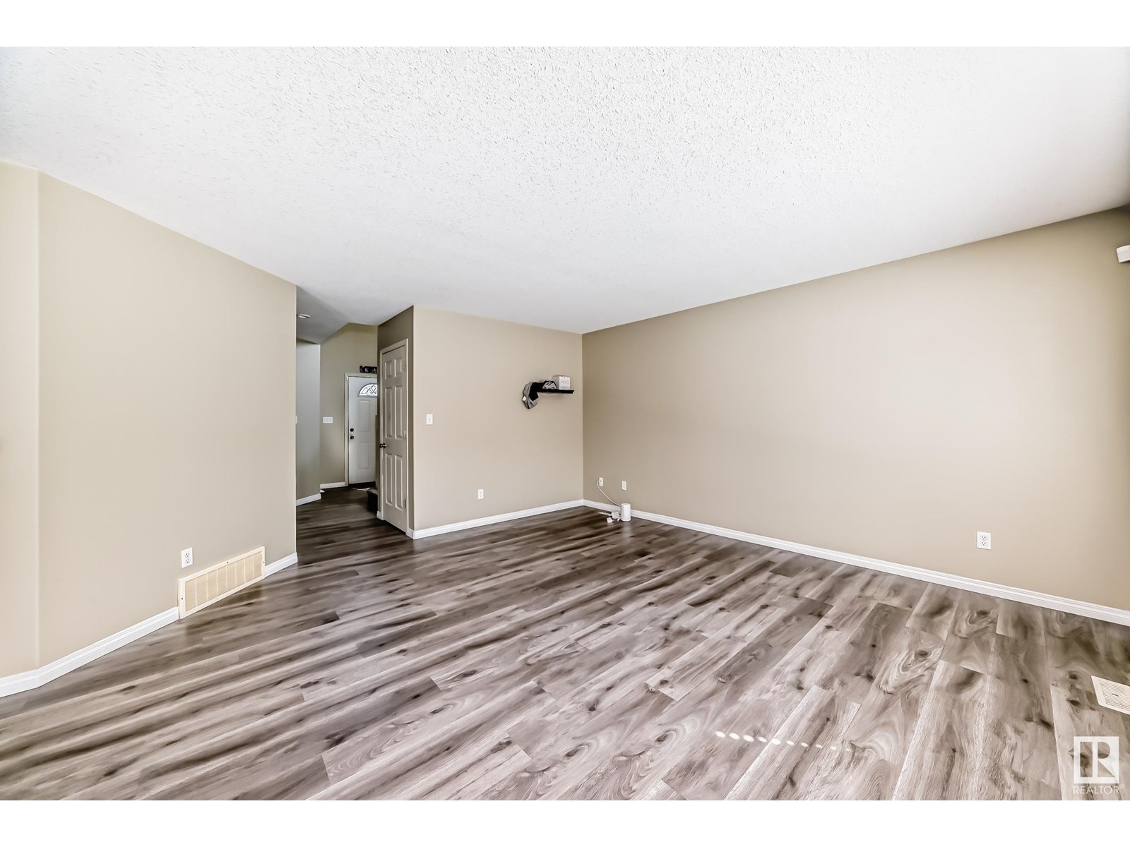 Photo 15 of 3510 22 St Nw, Edmonton AB