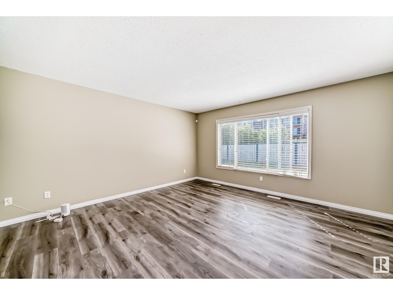 Photo 18 of 3510 22 St Nw, Edmonton AB