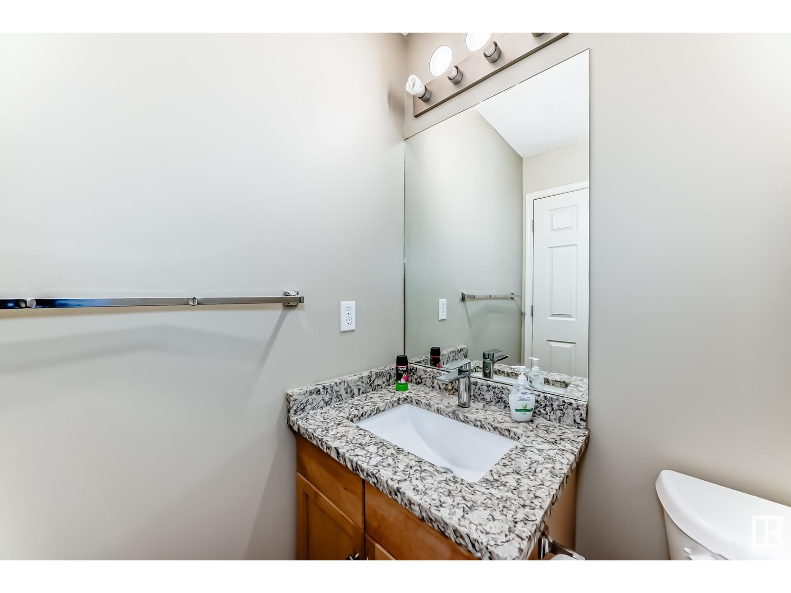 Photo 20 of 3510 22 St Nw, Edmonton AB