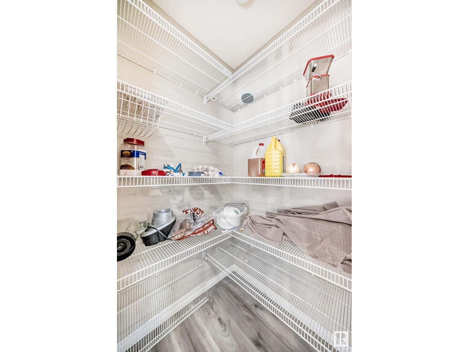 Photo 22 of 3510 22 St Nw, Edmonton AB