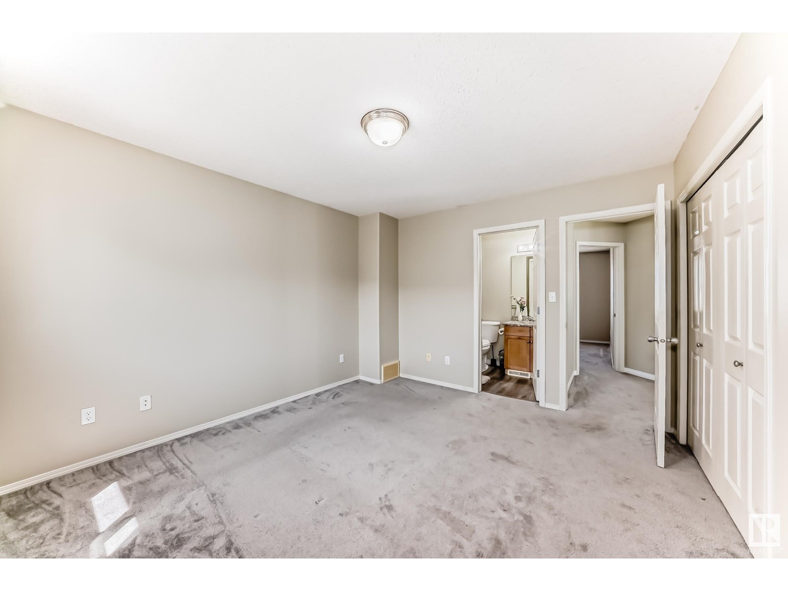 Photo 27 of 3510 22 St Nw, Edmonton AB
