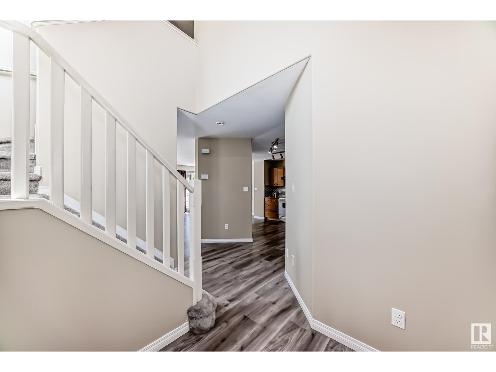 Photo 6 of 3510 22 St Nw, Edmonton AB