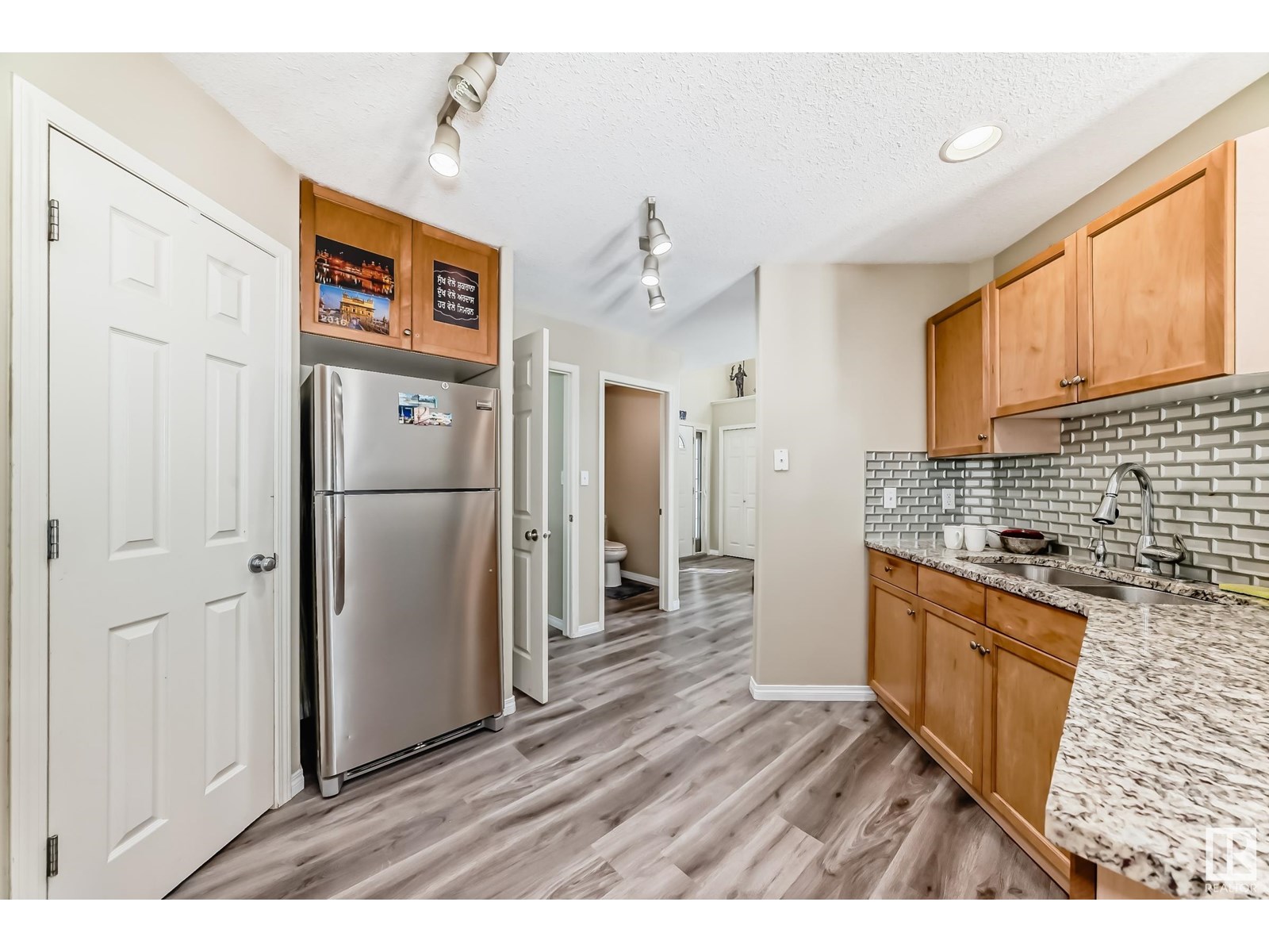 Photo 9 of 3510 22 St Nw, Edmonton AB