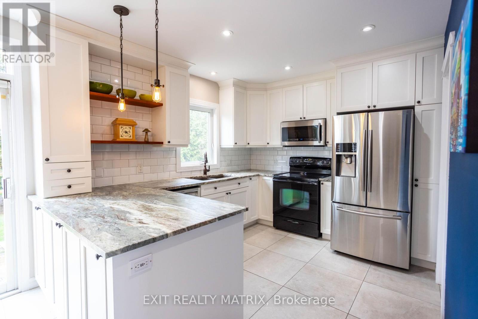 Photo 13 of 133 Labelle Street, Russell ON