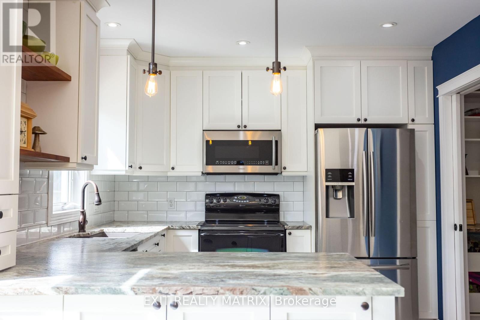 Photo 19 of 133 Labelle Street, Russell ON