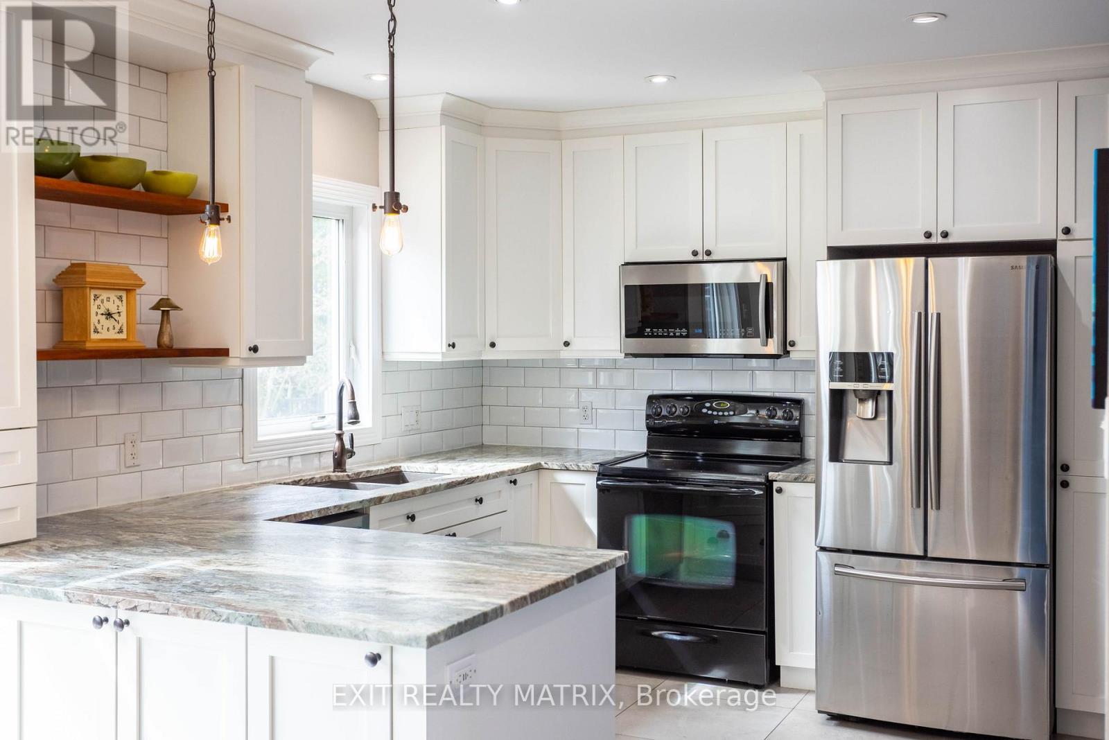 Photo 20 of 133 Labelle Street, Russell ON