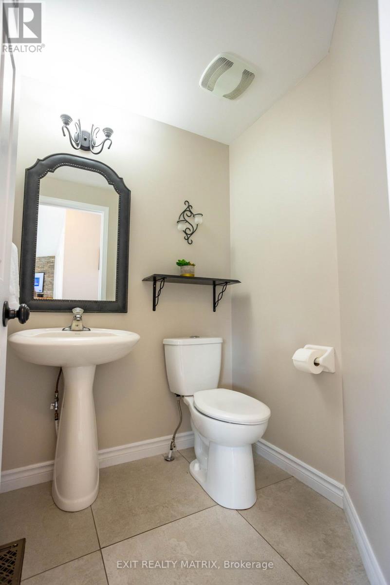Photo 21 of 133 Labelle Street, Russell ON