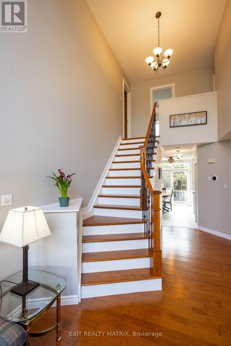 Photo 23 of 133 Labelle Street, Russell ON