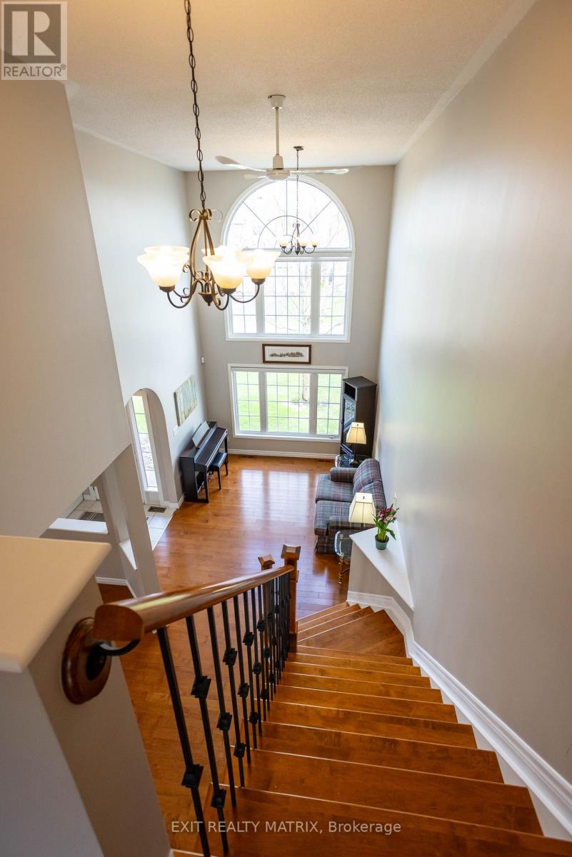 Photo 24 of 133 Labelle Street, Russell ON