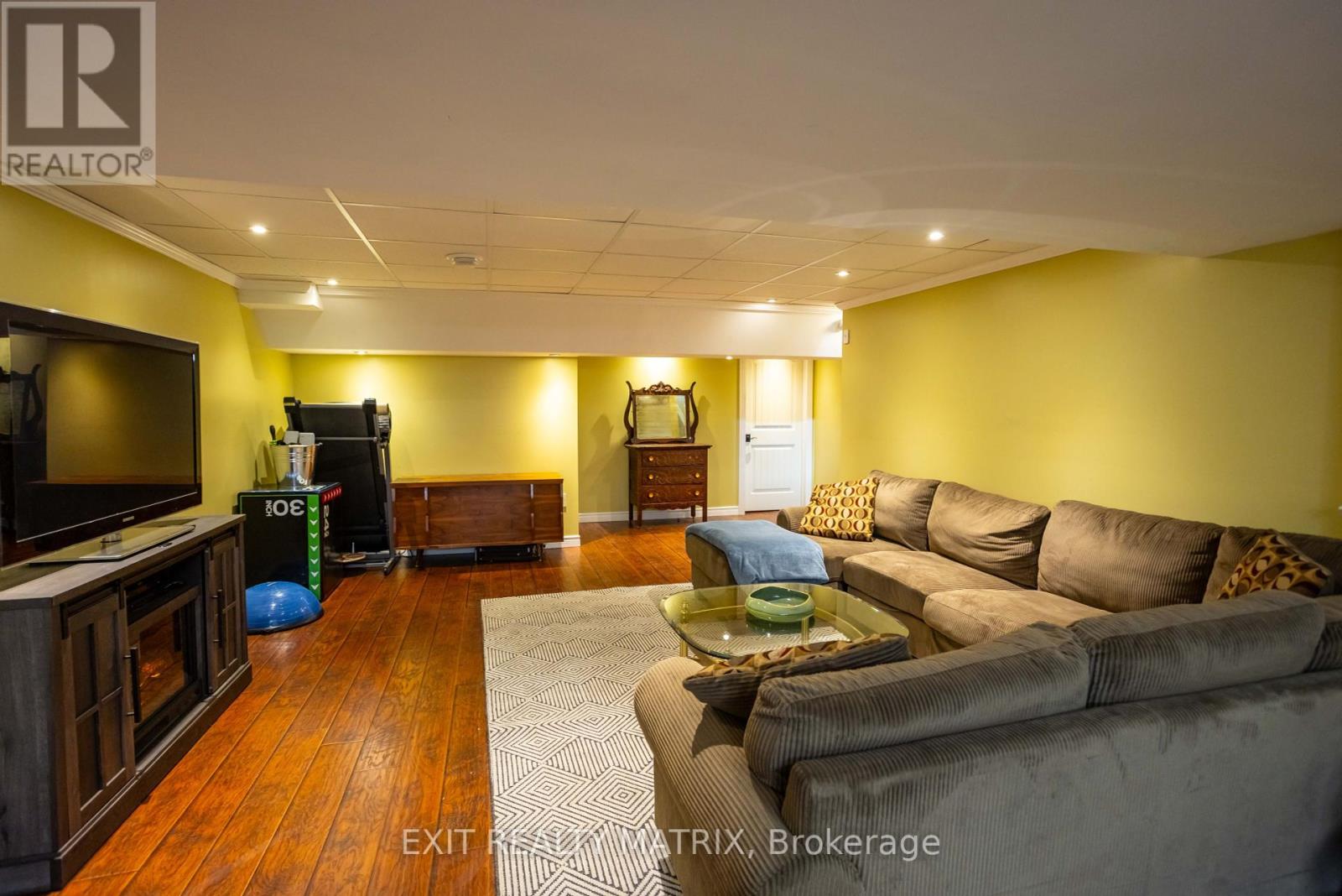 Photo 37 of 133 Labelle Street, Russell ON