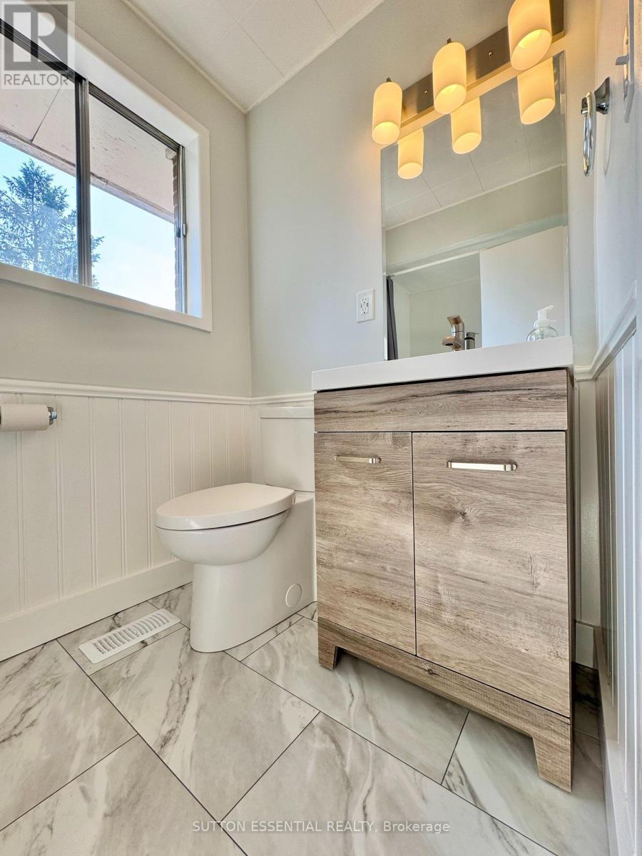 Photo 12 of 213 Perth Street, Brockville ON