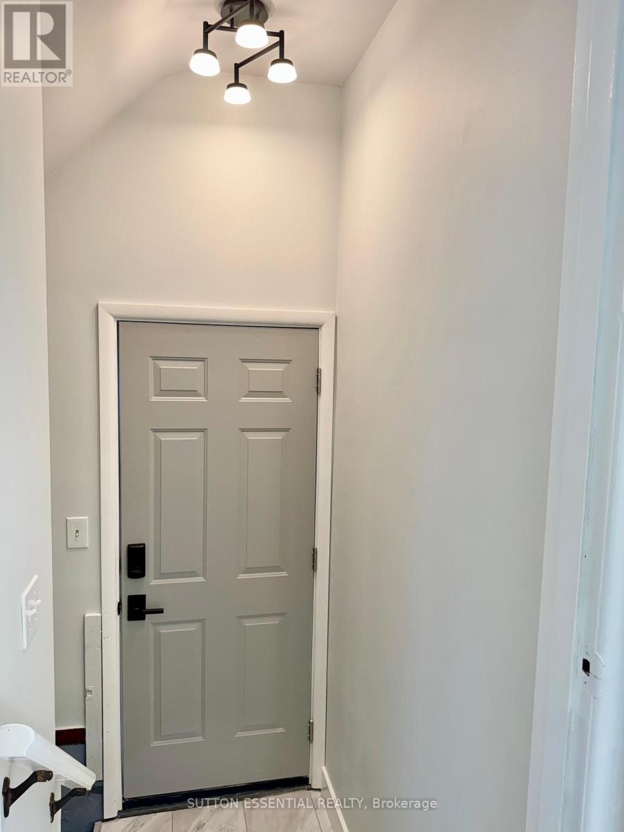 Photo 13 of 213 Perth Street, Brockville ON