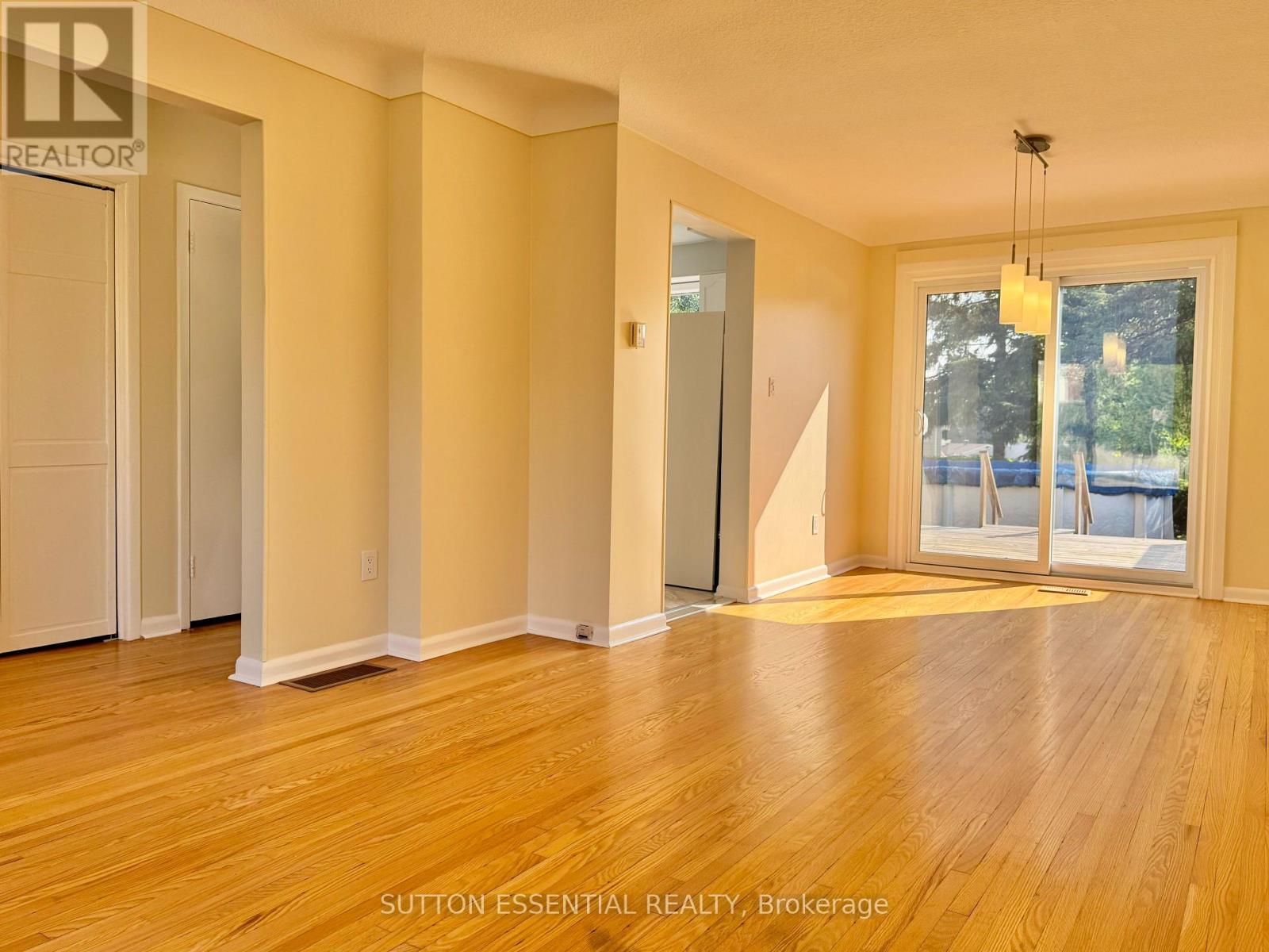 Photo 4 of 213 Perth Street, Brockville ON