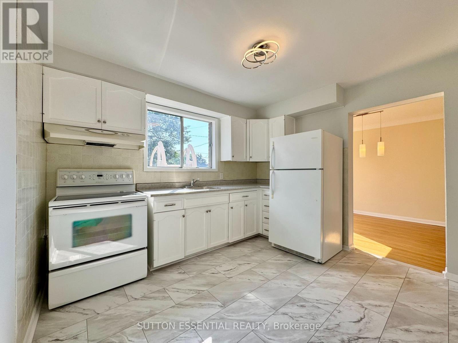 Photo 6 of 213 Perth Street, Brockville ON