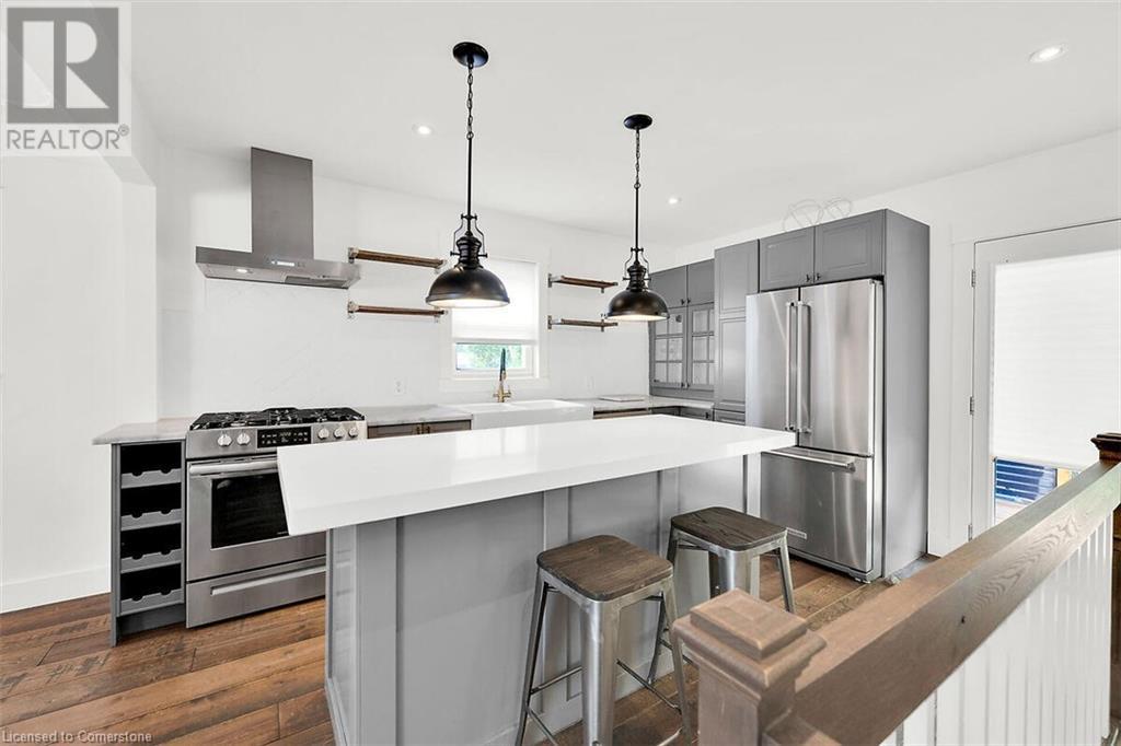 Photo 8 of 28 Marion Crescent, Dundas ON