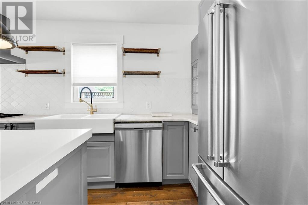 Photo 12 of 28 Marion Crescent, Dundas ON
