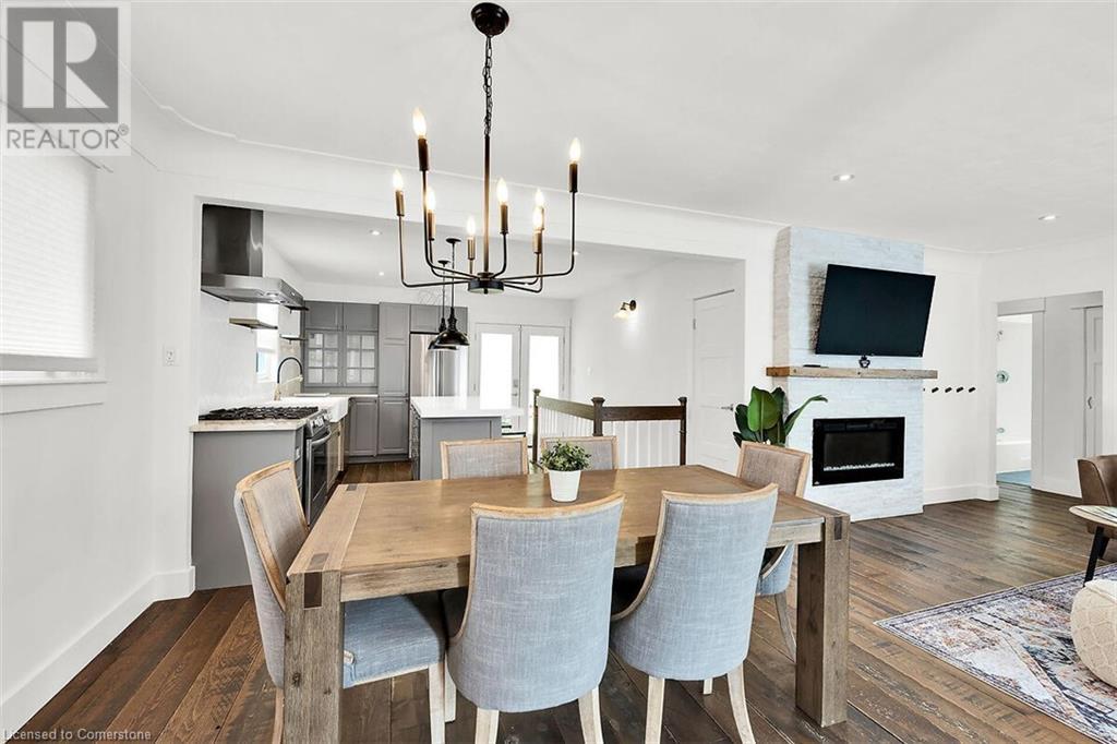Photo 15 of 28 Marion Crescent, Dundas ON