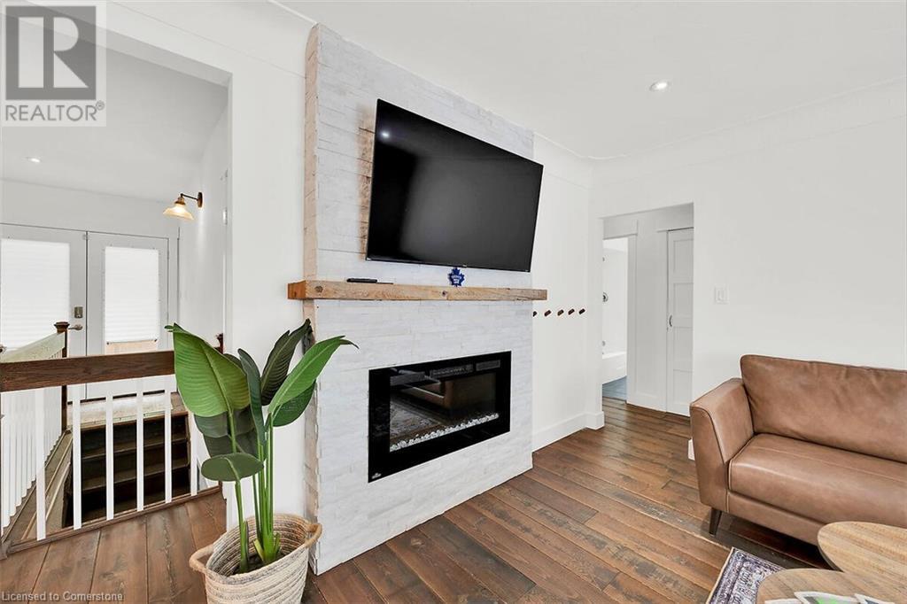 Photo 19 of 28 Marion Crescent, Dundas ON