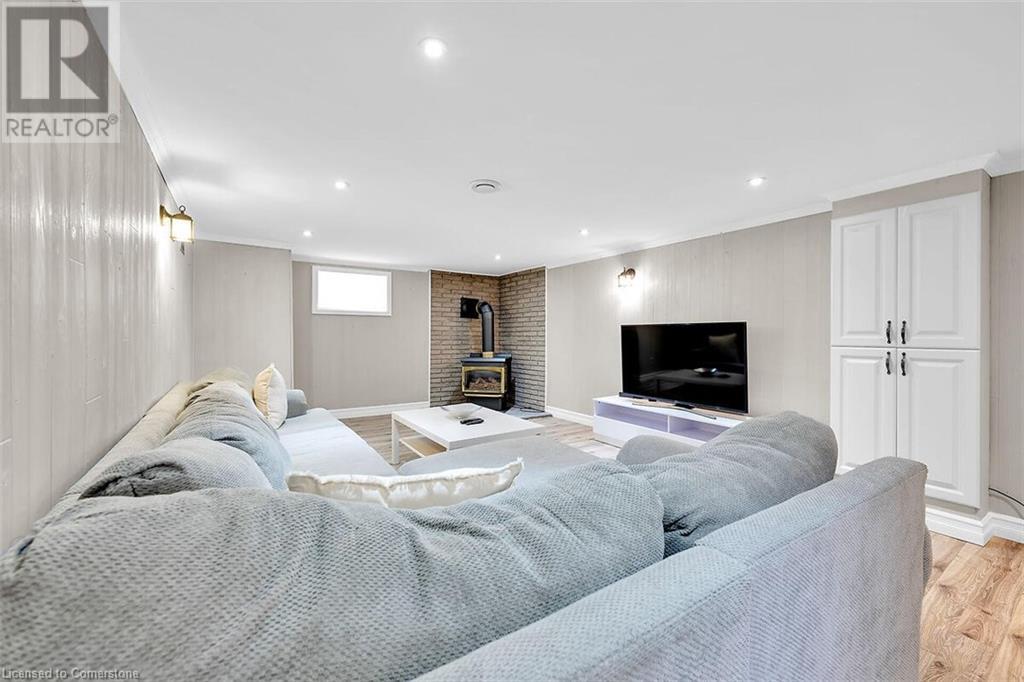 Photo 31 of 28 Marion Crescent, Dundas ON