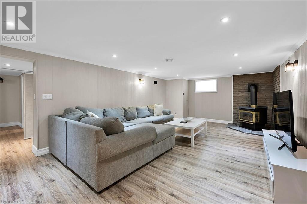 Photo 32 of 28 Marion Crescent, Dundas ON