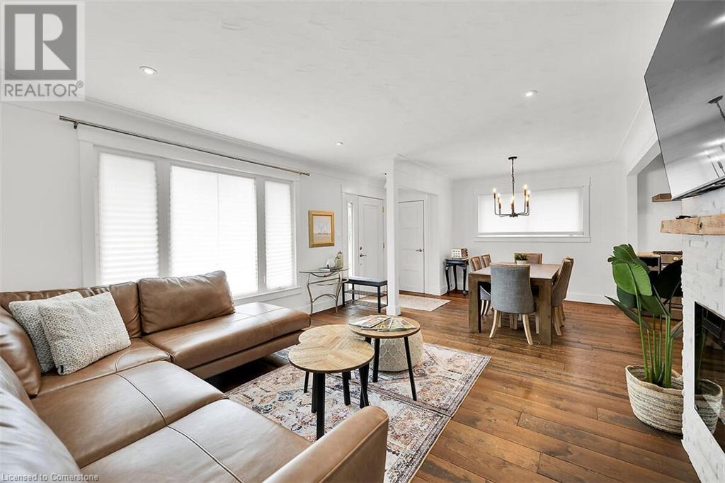 Photo 29 of 28 Marion Crescent, Dundas ON