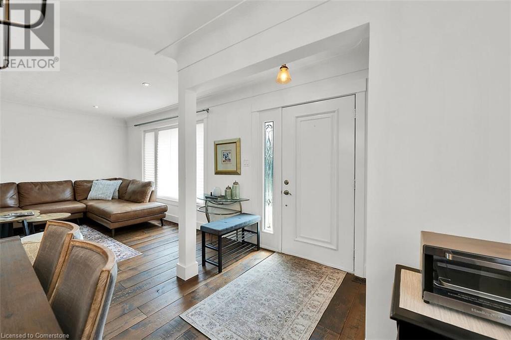 Photo 5 of 28 Marion Crescent, Dundas ON