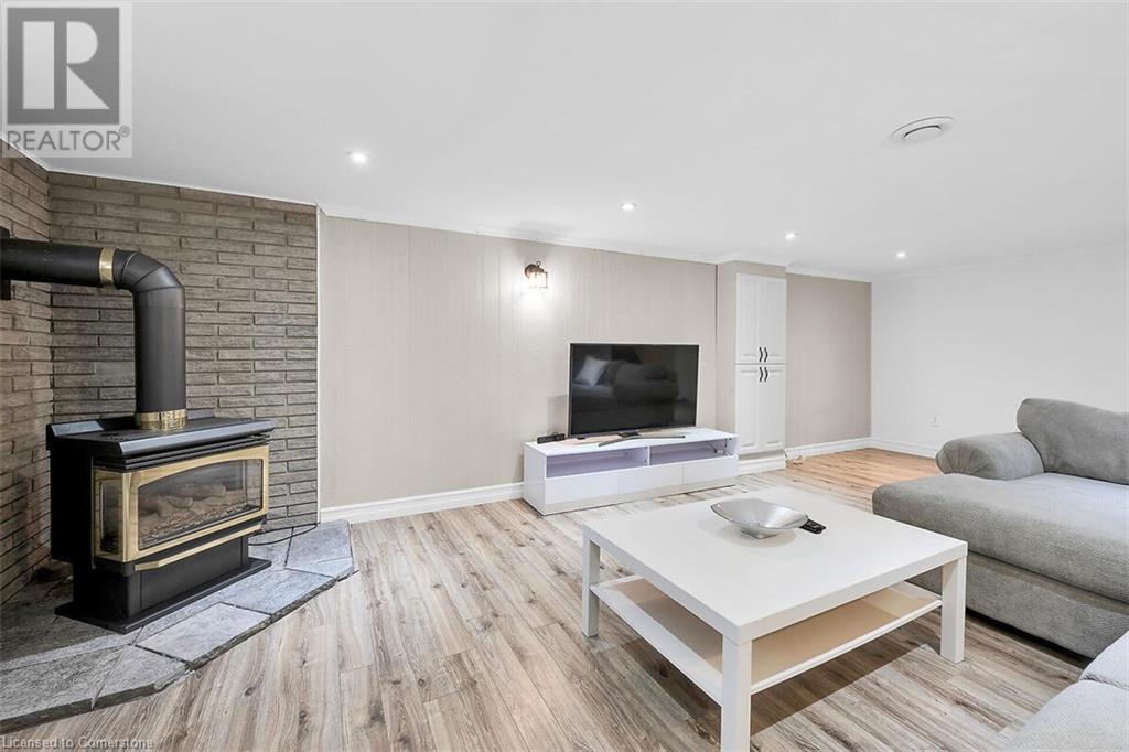 Photo 34 of 28 Marion Crescent, Dundas ON