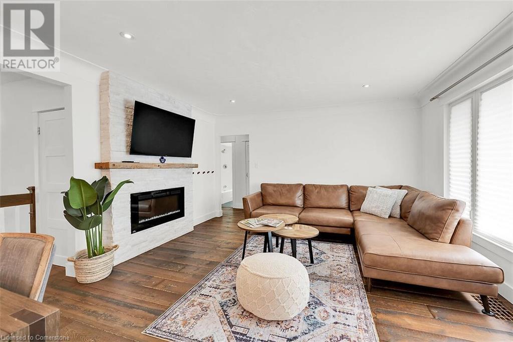 Photo 18 of 28 Marion Crescent, Dundas ON