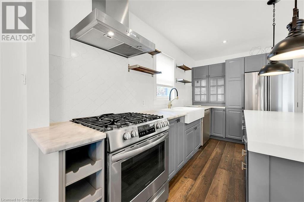 Photo 10 of 28 Marion Crescent, Dundas ON