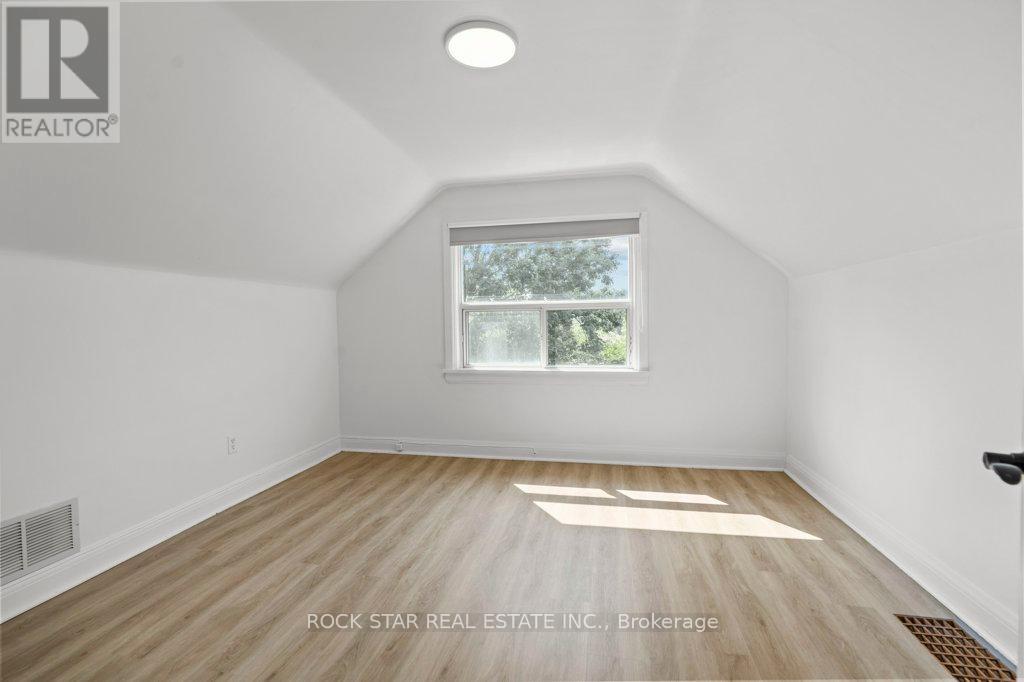 Photo 18 of 326 East 19th Street, Hamilton ON