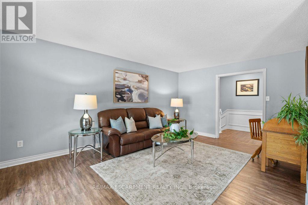 Photo 23 of 44 Cedarland Drive, Brantford ON
