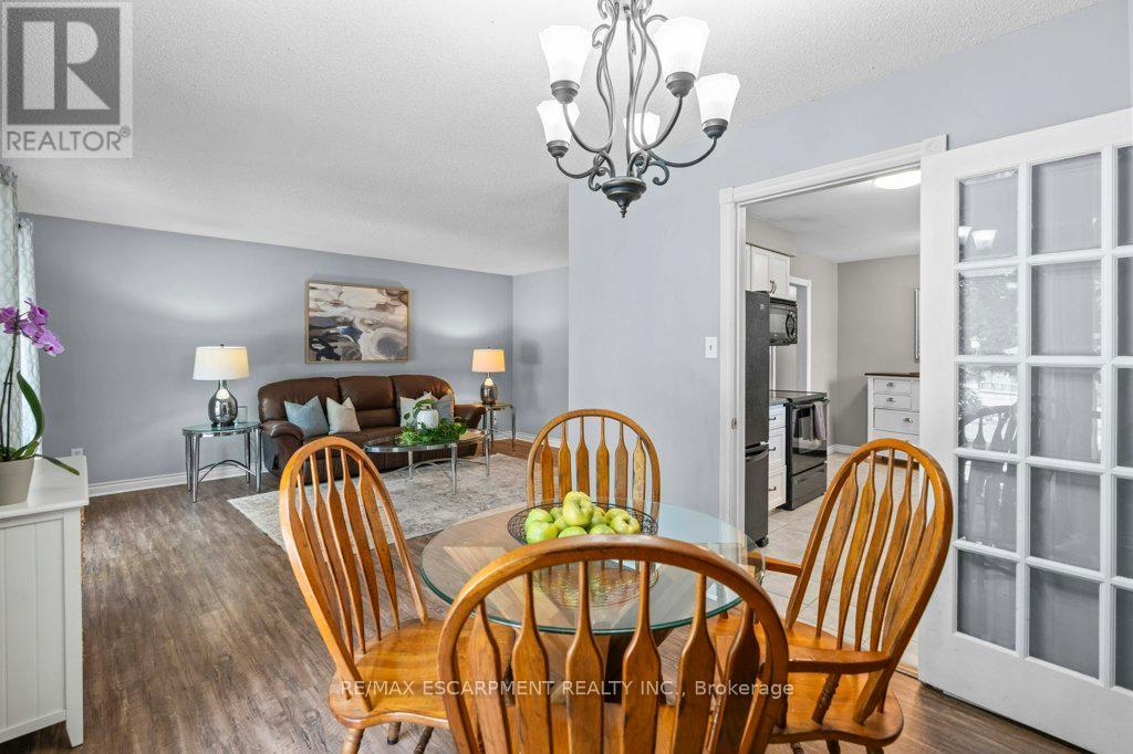 Photo 11 of 44 Cedarland Drive, Brantford ON