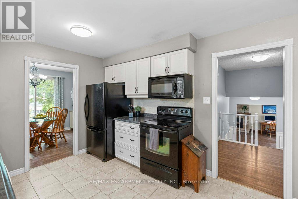 Photo 33 of 44 Cedarland Drive, Brantford ON