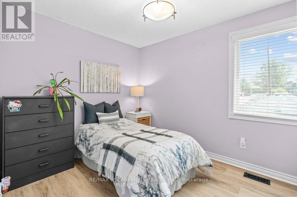 Photo 39 of 44 Cedarland Drive, Brantford ON