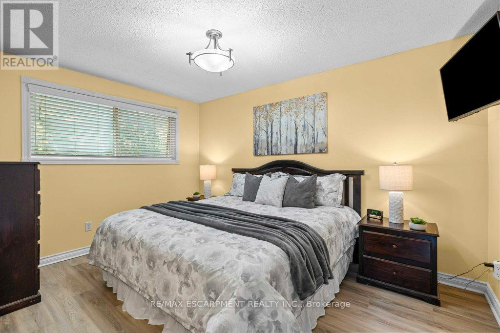 Photo 9 of 44 Cedarland Drive, Brantford ON
