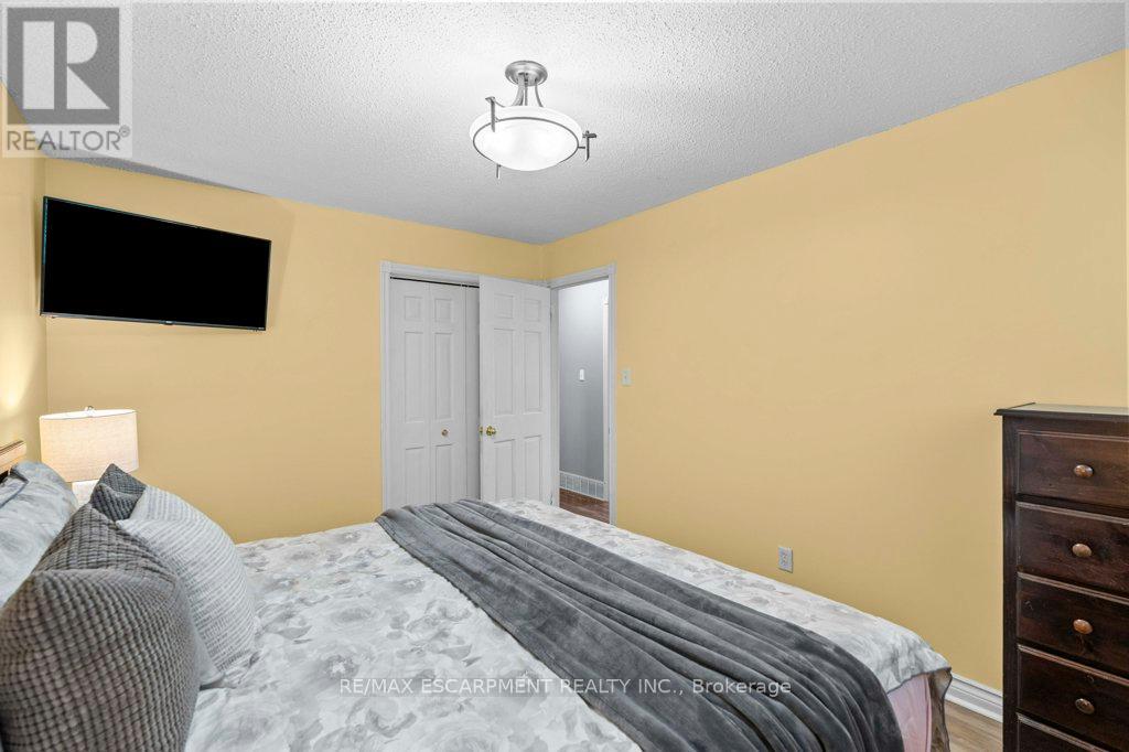 Photo 16 of 44 Cedarland Drive, Brantford ON