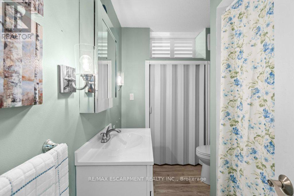 Photo 29 of 44 Cedarland Drive, Brantford ON