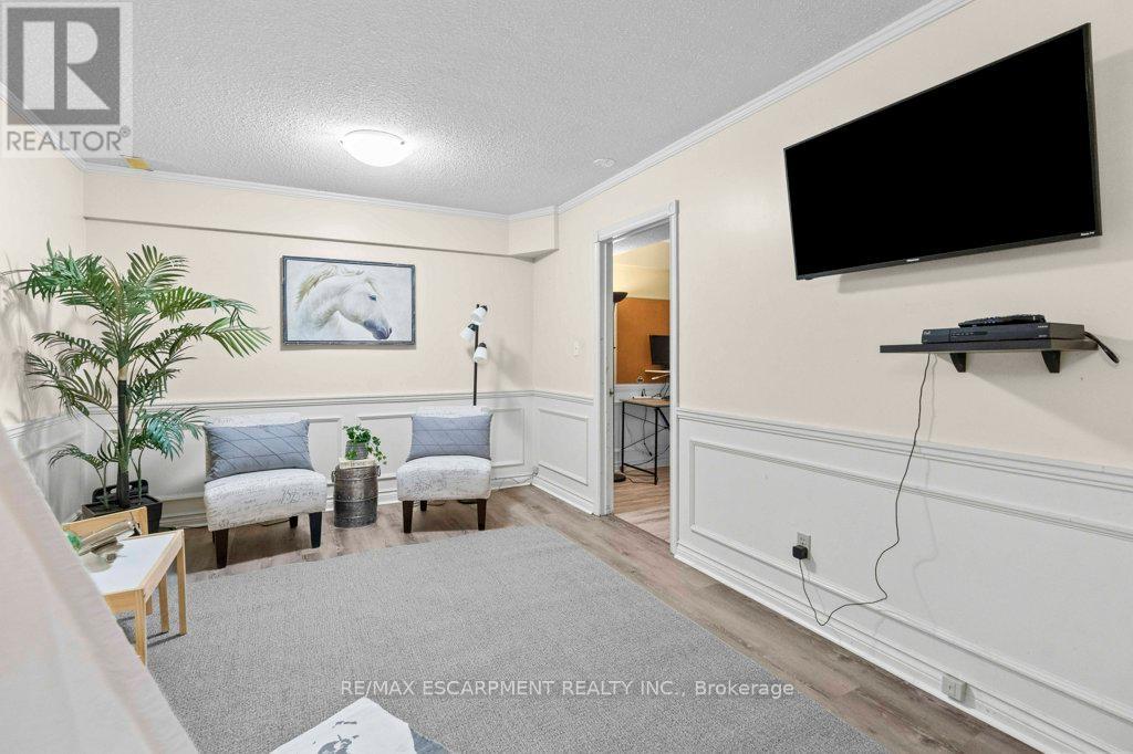 Photo 28 of 44 Cedarland Drive, Brantford ON