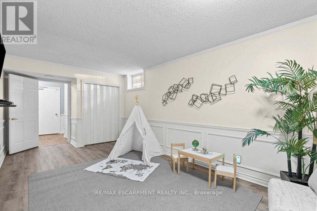 Photo 30 of 44 Cedarland Drive, Brantford ON
