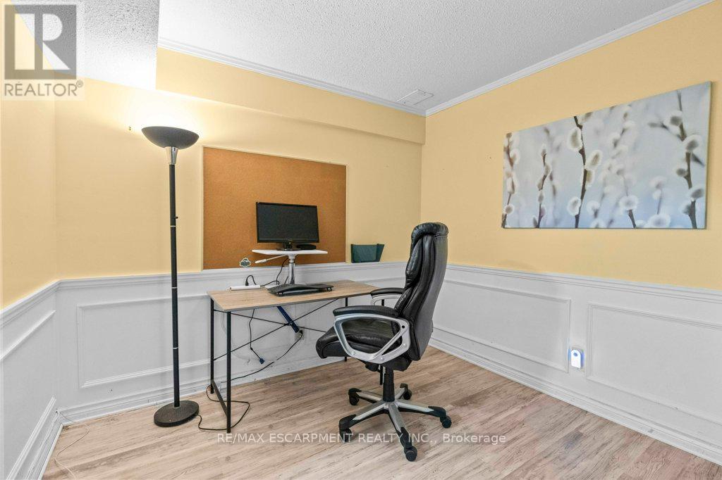 Photo 21 of 44 Cedarland Drive, Brantford ON