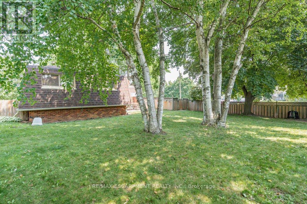 Photo 35 of 44 Cedarland Drive, Brantford ON