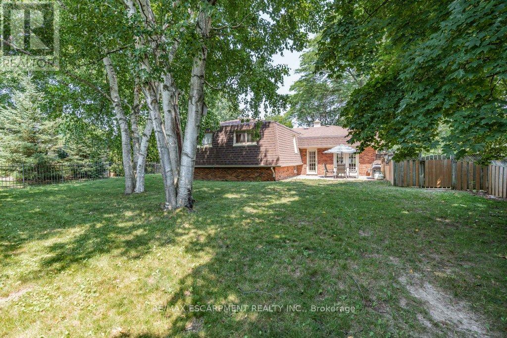 Photo 19 of 44 Cedarland Drive, Brantford ON