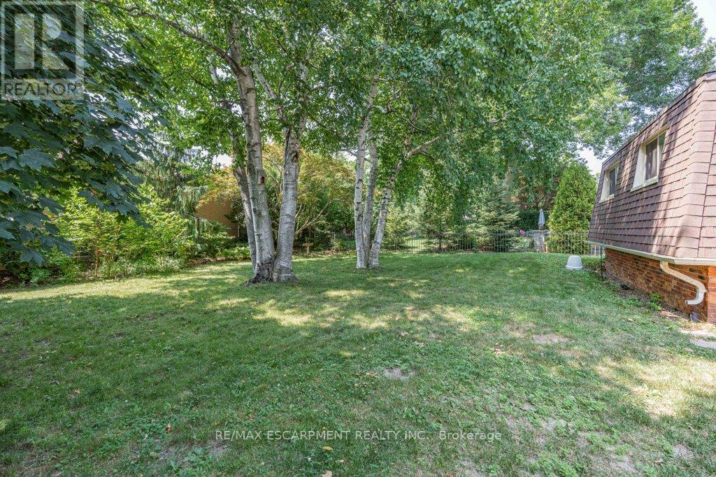 Photo 40 of 44 Cedarland Drive, Brantford ON
